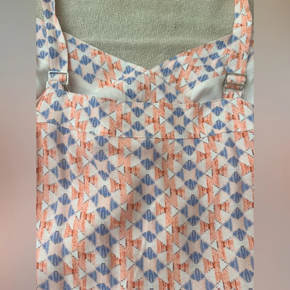 Buckle Miss Me Geo Surplice embroidered wrap  peach & navy tank top - Picture 11 of 15